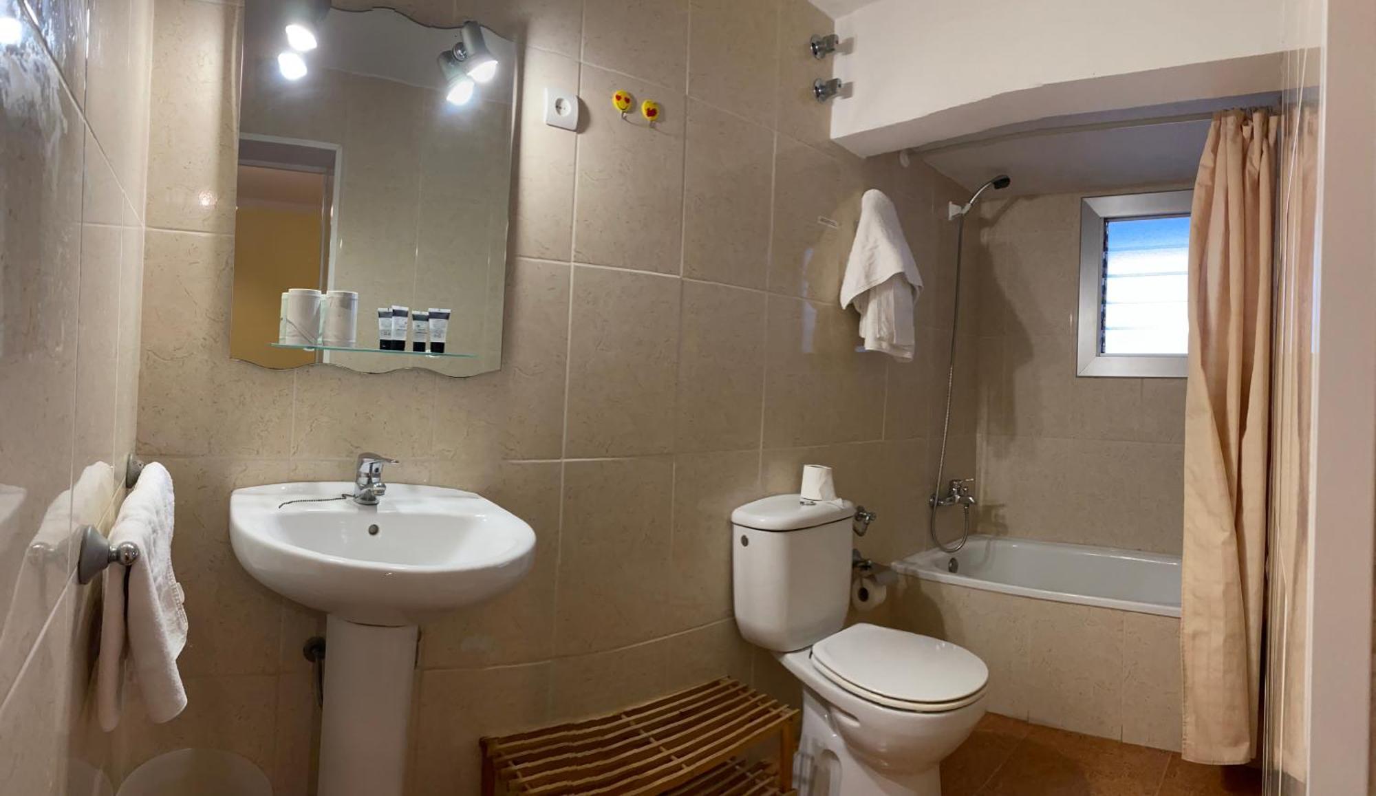 Hostal Lleida Сегур-де-Калафель Экстерьер фото